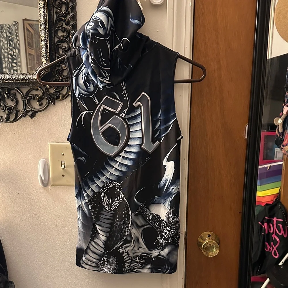 Black and Gray Cobra Graphic Sleeveless Hoodie - Picture 2 of 6